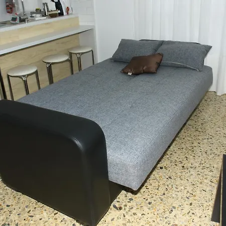 R Y C Apartment *